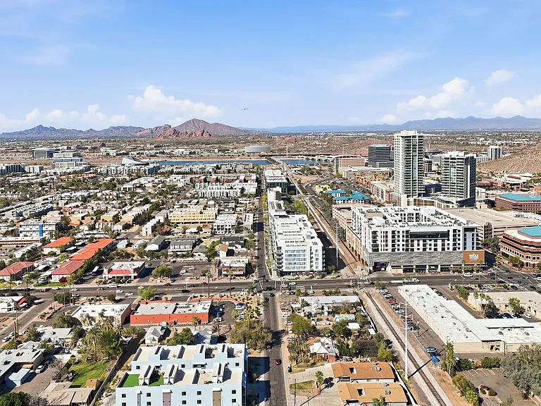 Elevate Your Urban Experience! Move in before the end of the month and get 10 weeks FREE Rent! — Photo 10