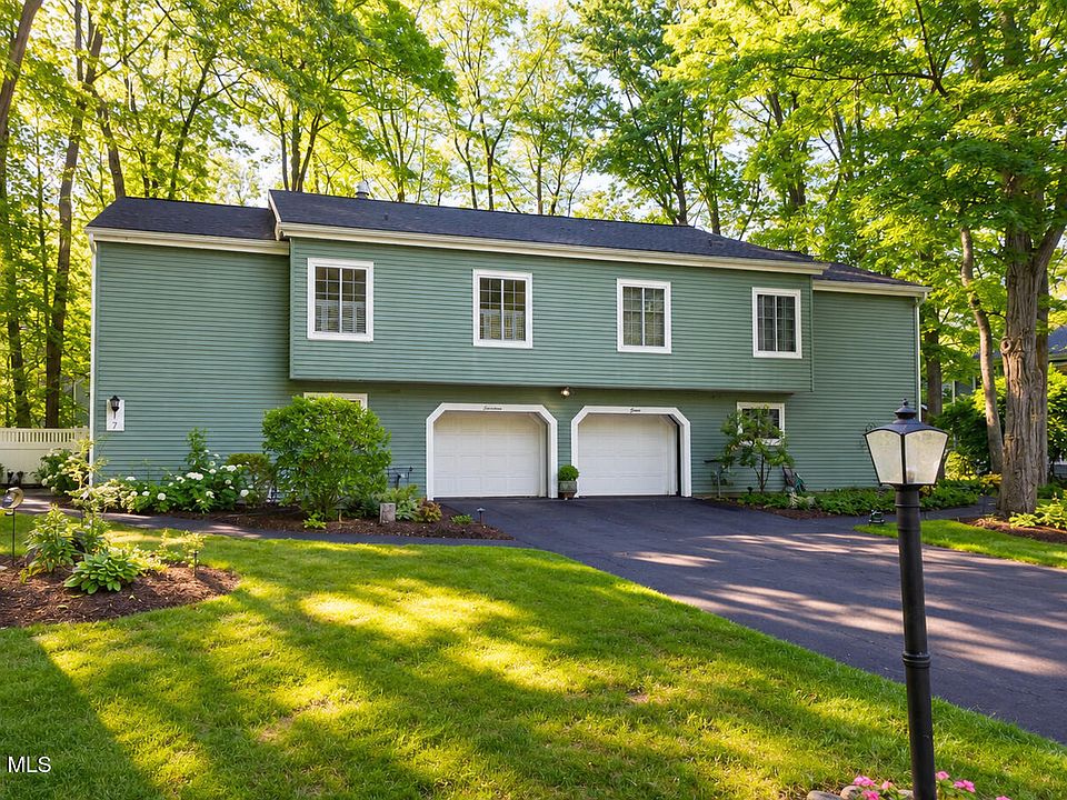 1st image of 17 Spruce Court