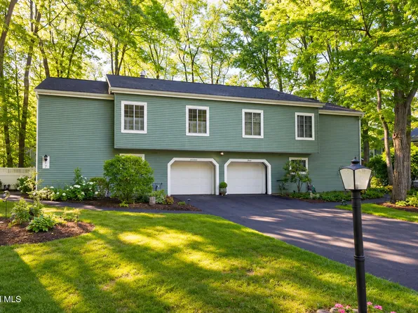 17 Spruce Court, Delmar, NY 12054