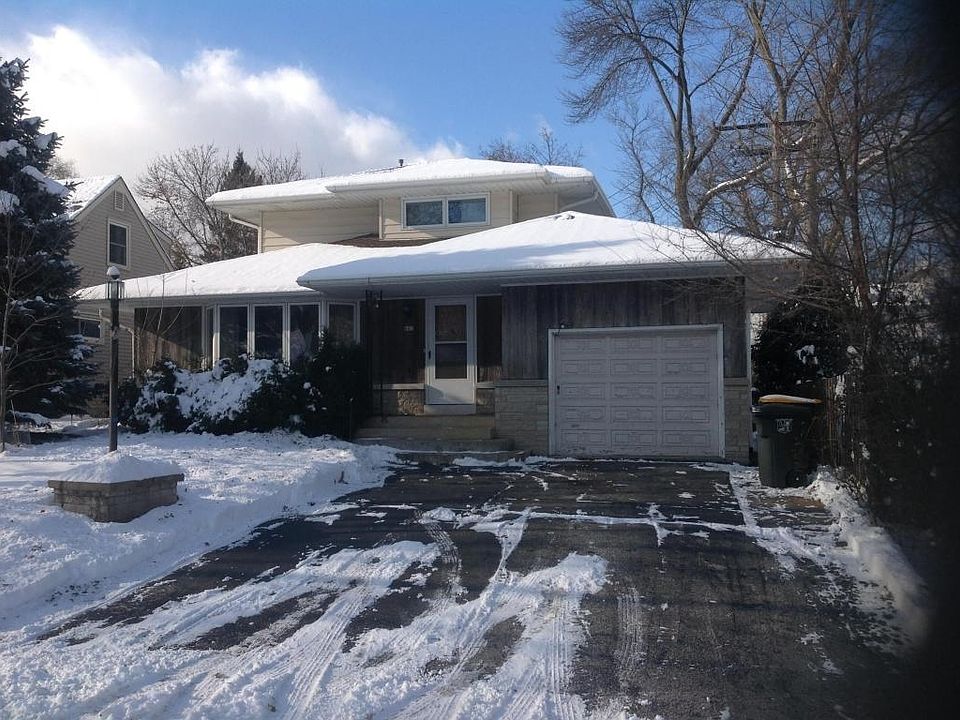 1st image of 821 N 114th St