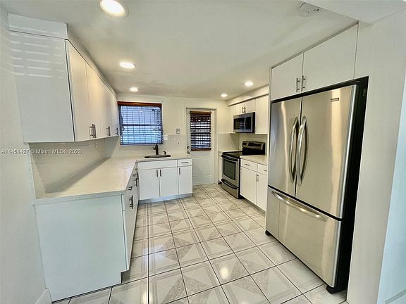 2nd image of 101 NW 17th Pl #103