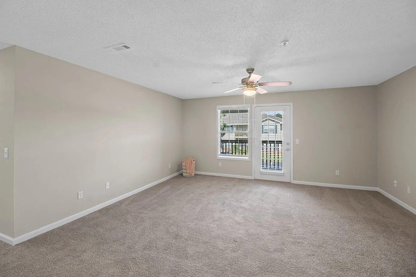 The Tarragon Apartments — photo 17