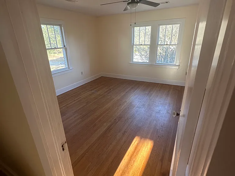 93 W Railroad St #B — Photo 6