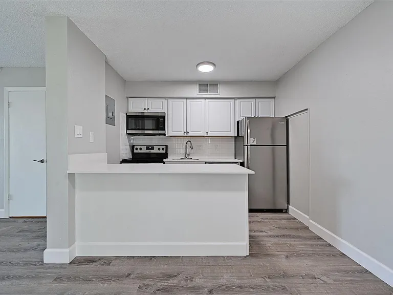 1200 Banister Ln #4 — Photo 9