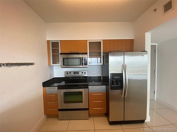 4th image of 1750 N Bayshore Dr APT 4106