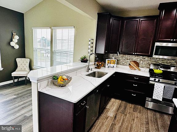 4th image of 232 Armata Dr