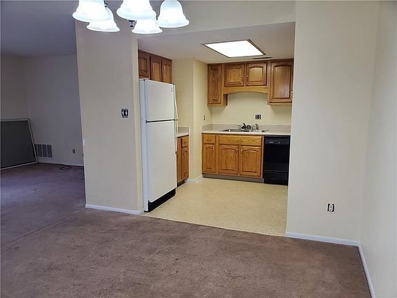 4th image of 2621 Harwich Dr