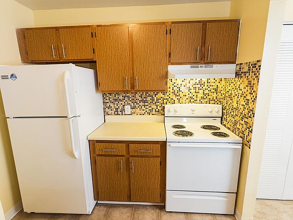 4th image of 3851 Bay Club Cir Unit 104
