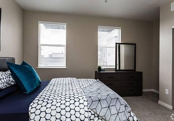 4th image of 1350 Yarmouth Ave #205