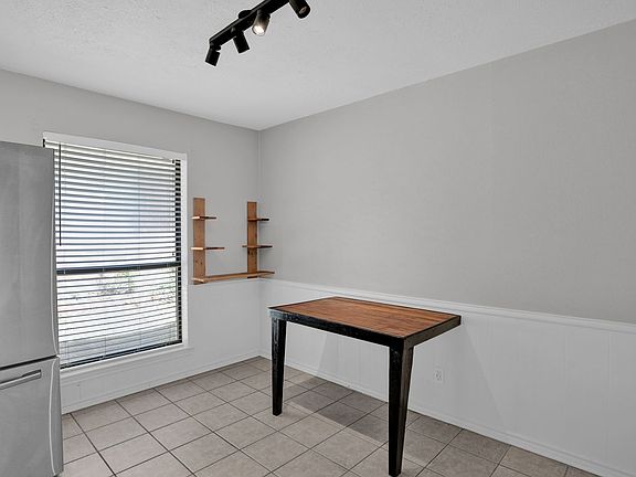 5th image of 318 Gwendola Dr
