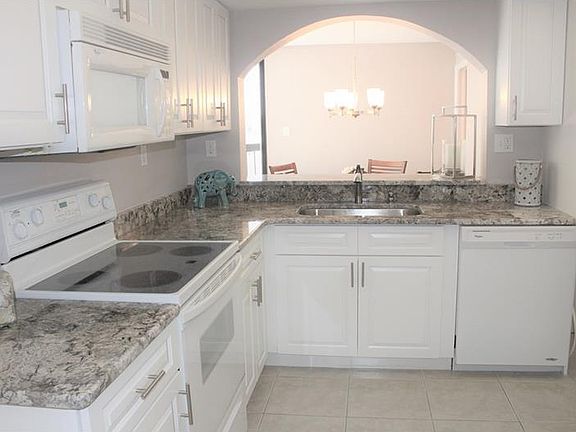 4th image of 690 Island Way APT 601