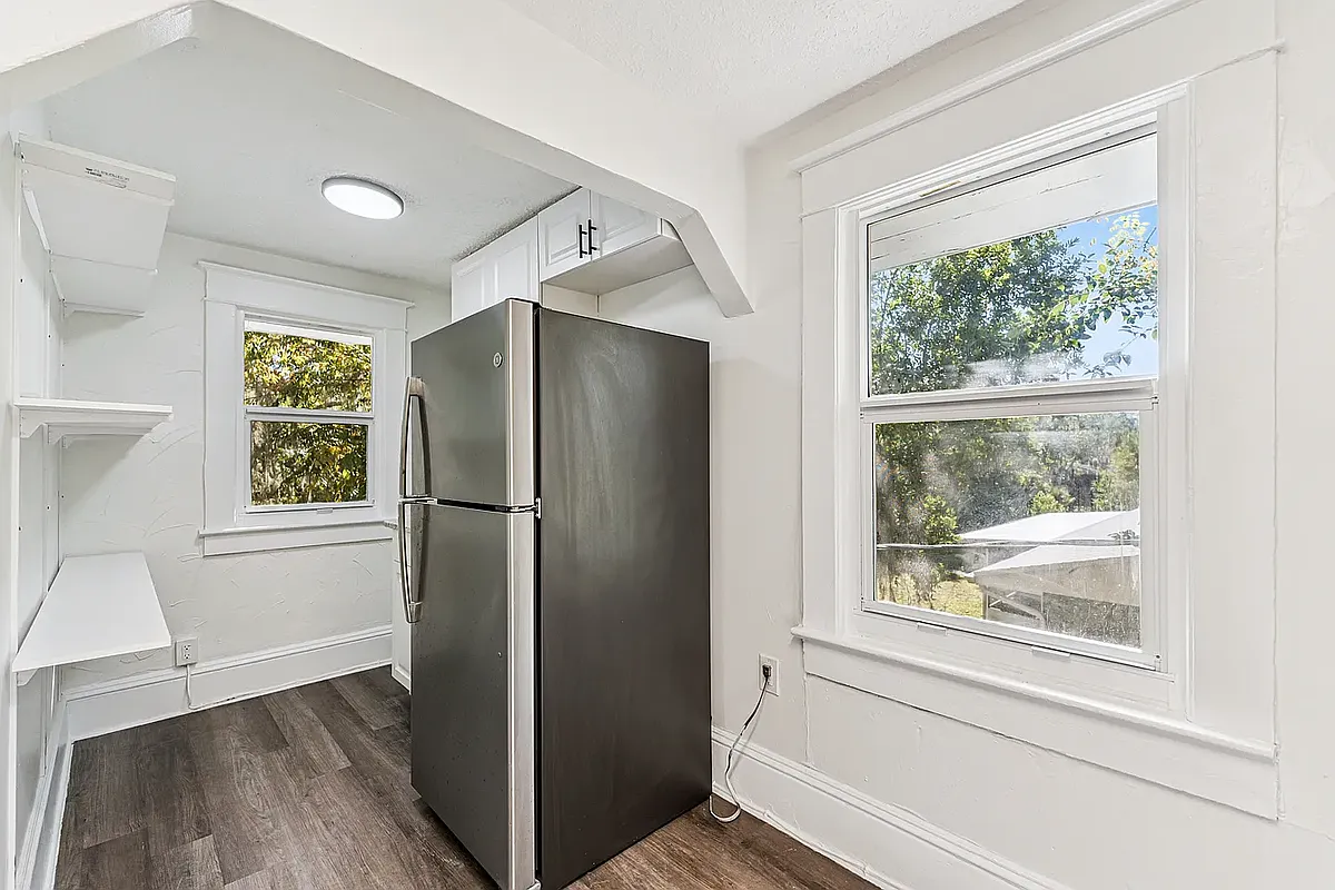 Building Photo - 641 N Orange Ave #643