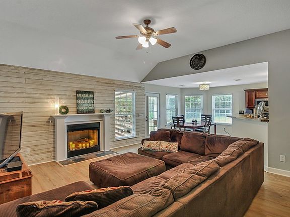 4th image of 210 Kayton Ct