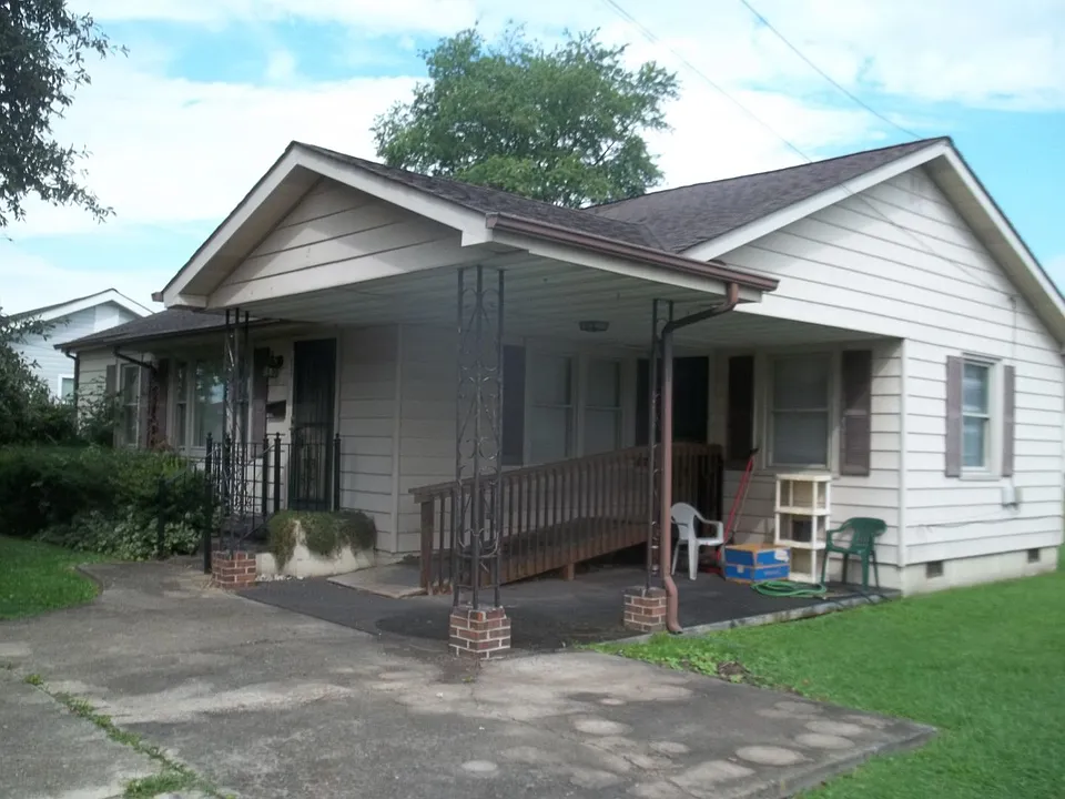 824 Oakdale Rd