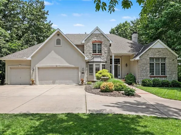 1915 NW Wildwood Ct, Blue Springs, MO 64015
