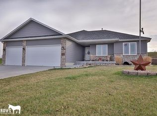 177 Autumn Purple Cir, Palmyra, NE 68418