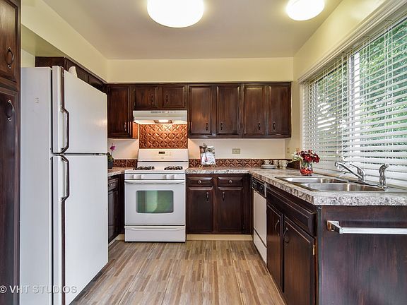 4th image of 1974 Holbrook Ln