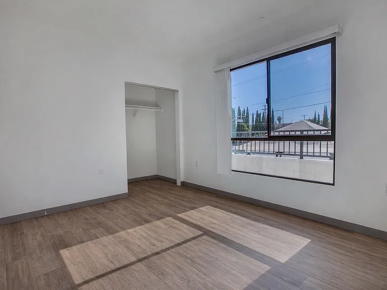 4252 Lockwood Ave #6 — Photo 8