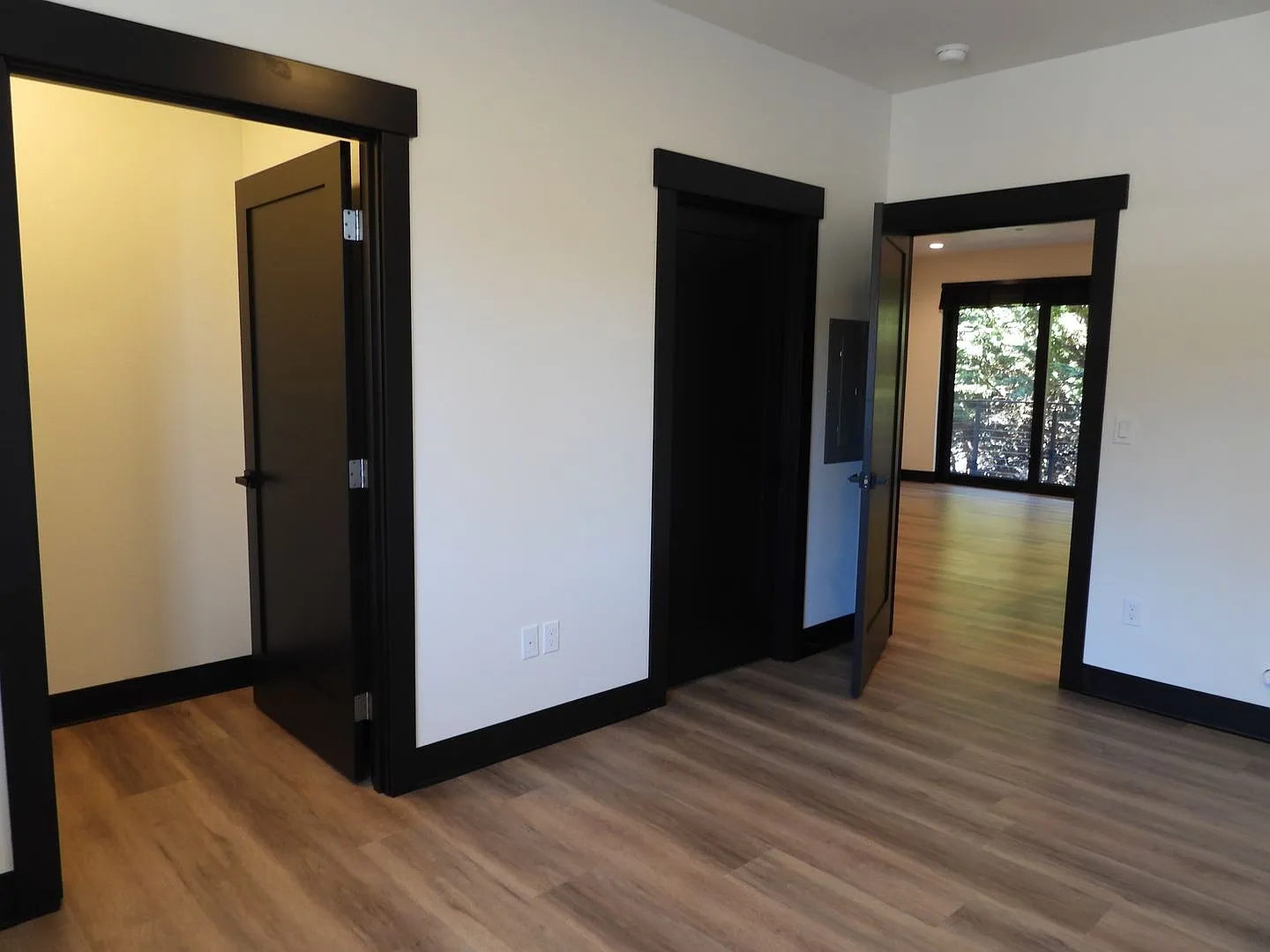 1827mel -Hines/Cortani — Photo 2