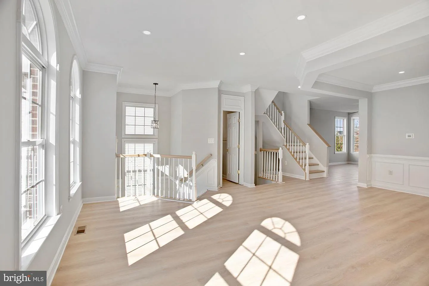 4 bed, 3.5 bath, 2426 sqft, $4,195 — Photo 3