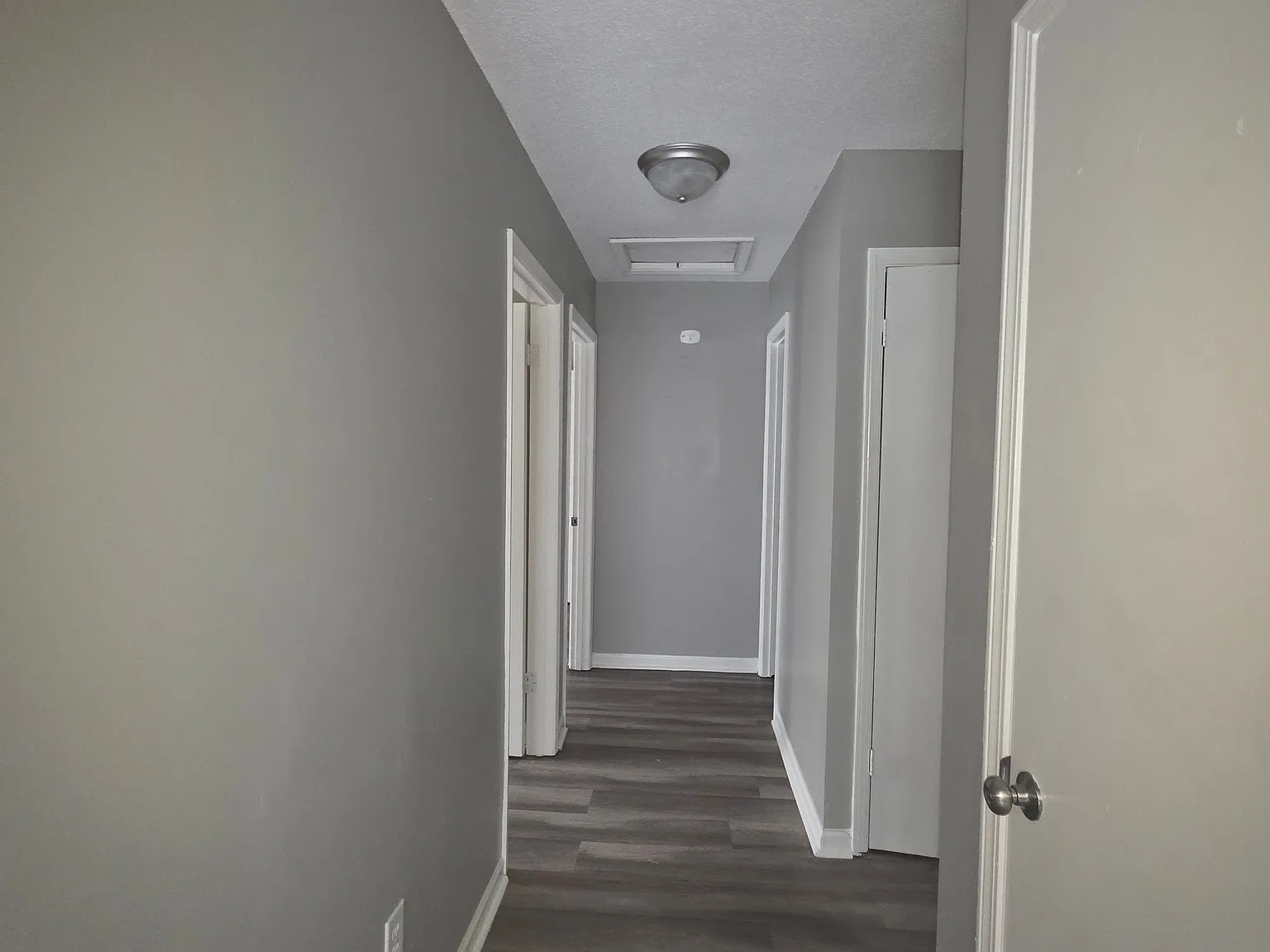 Newly Renovated 3-Bedroom Home with Fireplace & Fenced Backyard — Photo 4