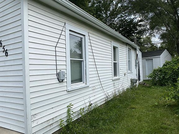 4th image of 9656 Sorrento St