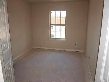 4th image of 2611 Debracy Ave
