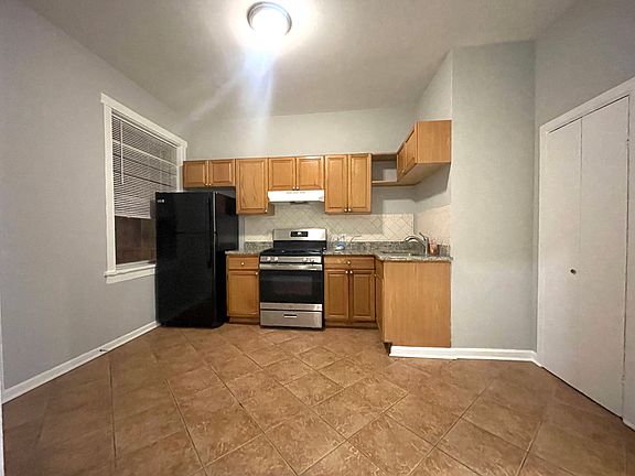 4th image of 3021 W Diversey Ave #2