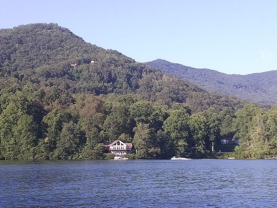 Lot 40 is right of 2 on top 