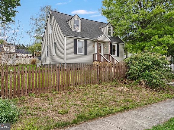 2nd image of 1053 Columbia Rd