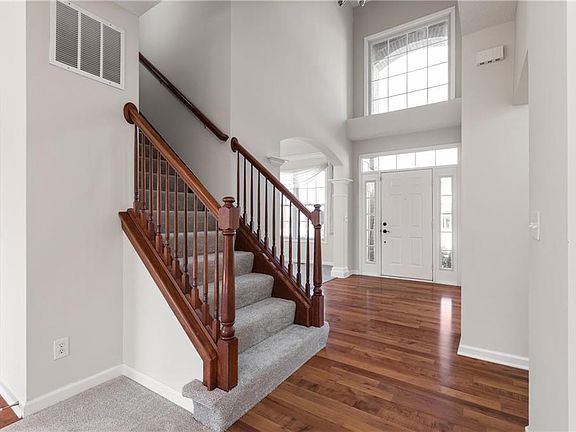 4th image of 8280 Iris Dr