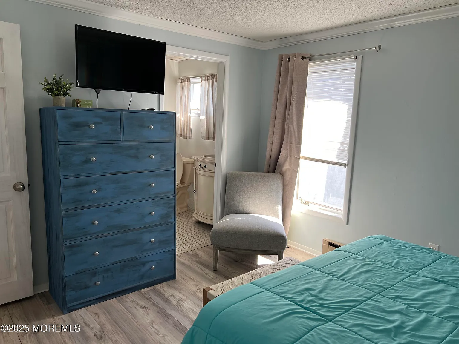 3 bed, 1100 sqft, $2,200 — Photo 3