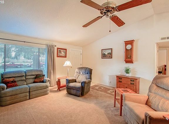 4th image of 729 SE 40th Ct