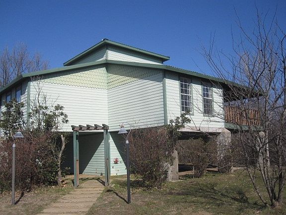 3rd image of 2150 Harris St