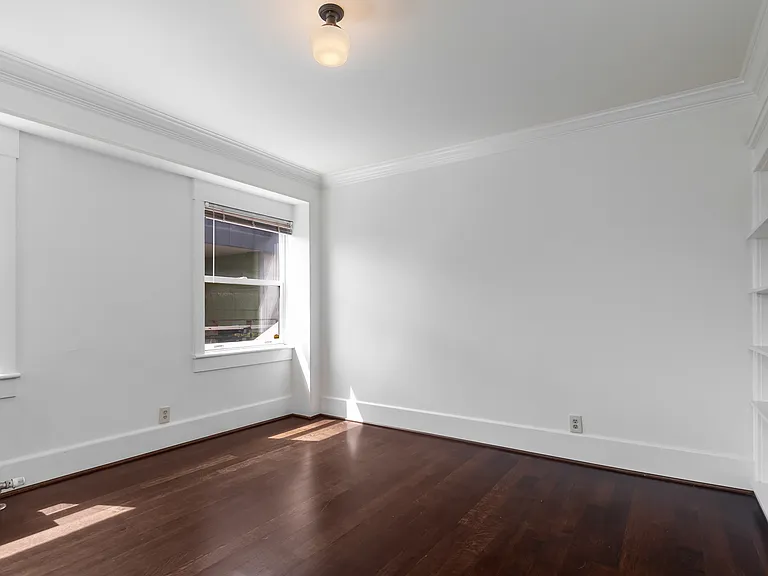 1228 23rd Ave E — Photo 10