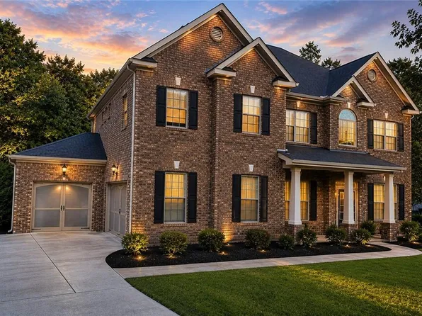6860 Louis Dr, Locust Grove, GA 30248