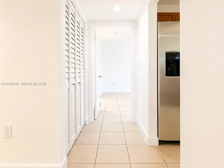 555 NE 30th St #404 — Photo 7