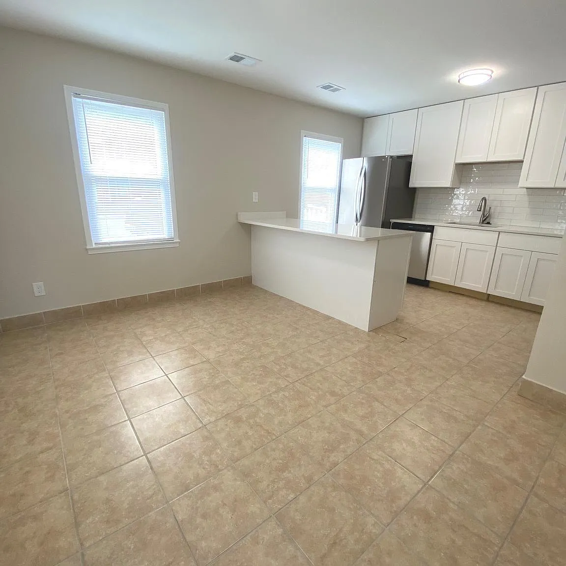3 bed, 2.5 bath, 1242 sqft, $2,200 — Photo 4