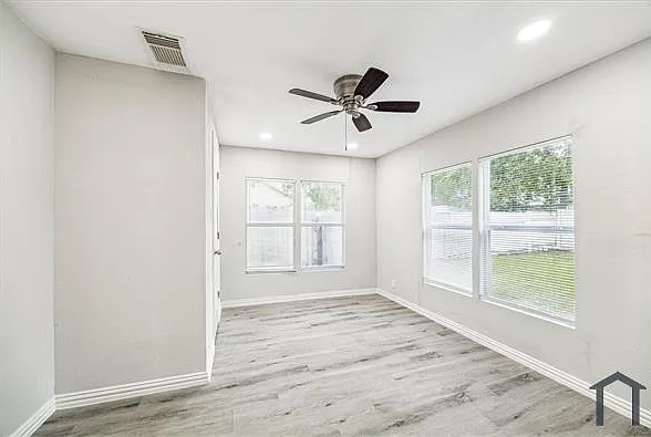 204 E Homan St — Photo 6