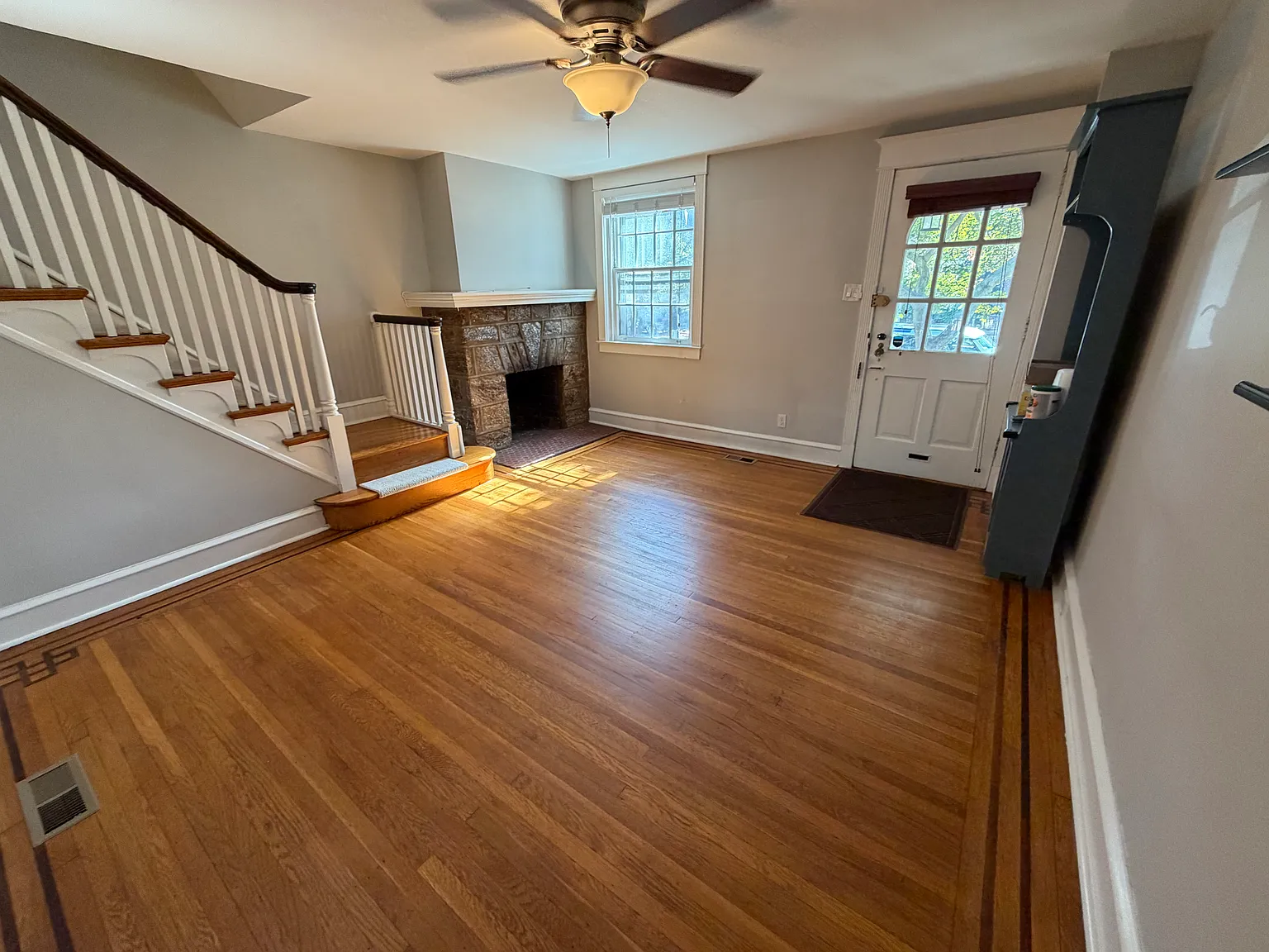 3 bed, 1300 sqft, $3,000 — Photo 2