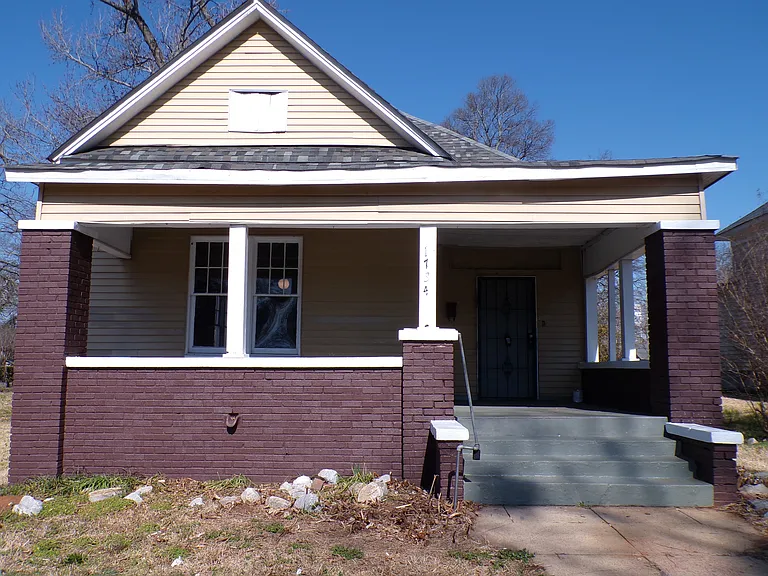 1734 Lee Ave SW — Photo 1