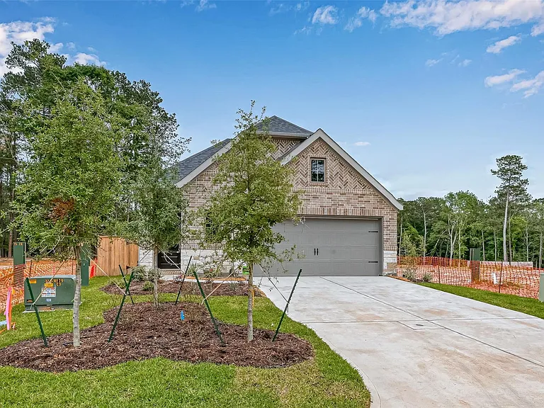 308 Mullins Ct — Photo 3