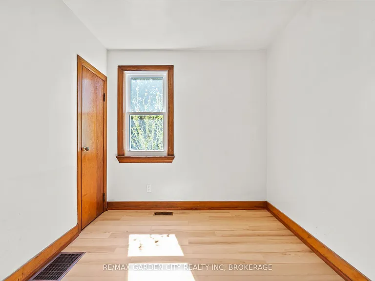 1828 Decew Rd — Photo 9