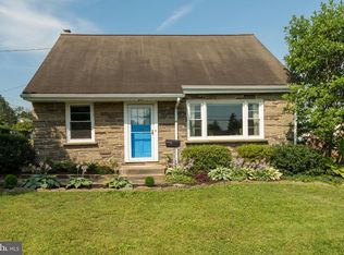 1900 Manor Ridge Dr, Lancaster, PA 17603