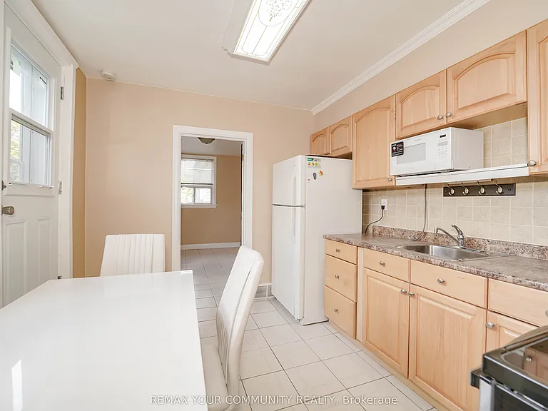 1378 Danforth Ave S #1 — Photo 31