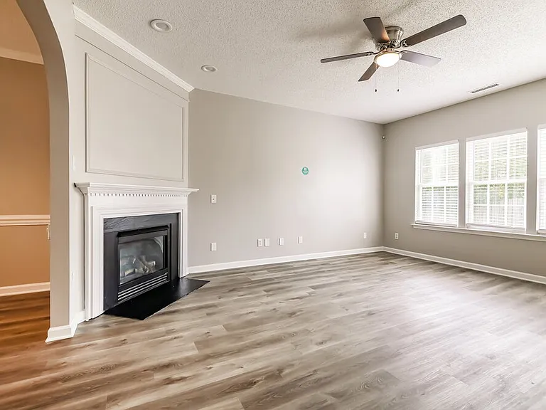 5716 Enoree Ln — Photo 5