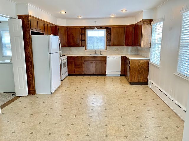 1st image of 271 Gainsborg Ave