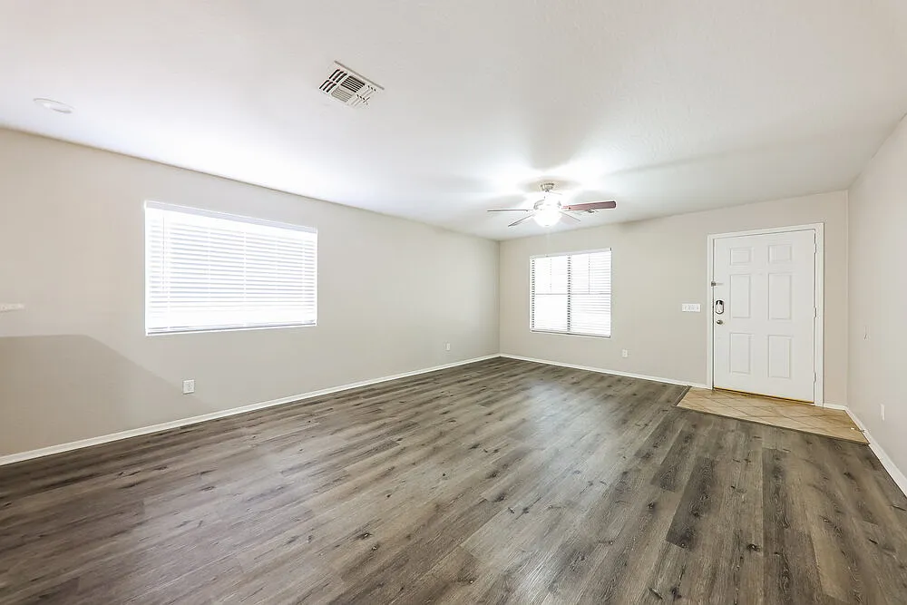 3 bed, 2.0 bath, 1401 sqft, $1,935 — Photo 4