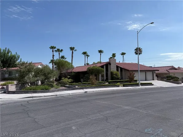 8620 Cremona Dr, Las Vegas, NV 89117