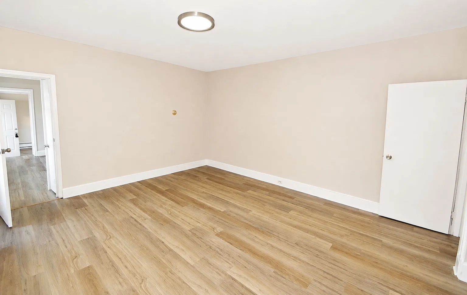 1 bed, 800 sqft, $1,600 — Photo 2